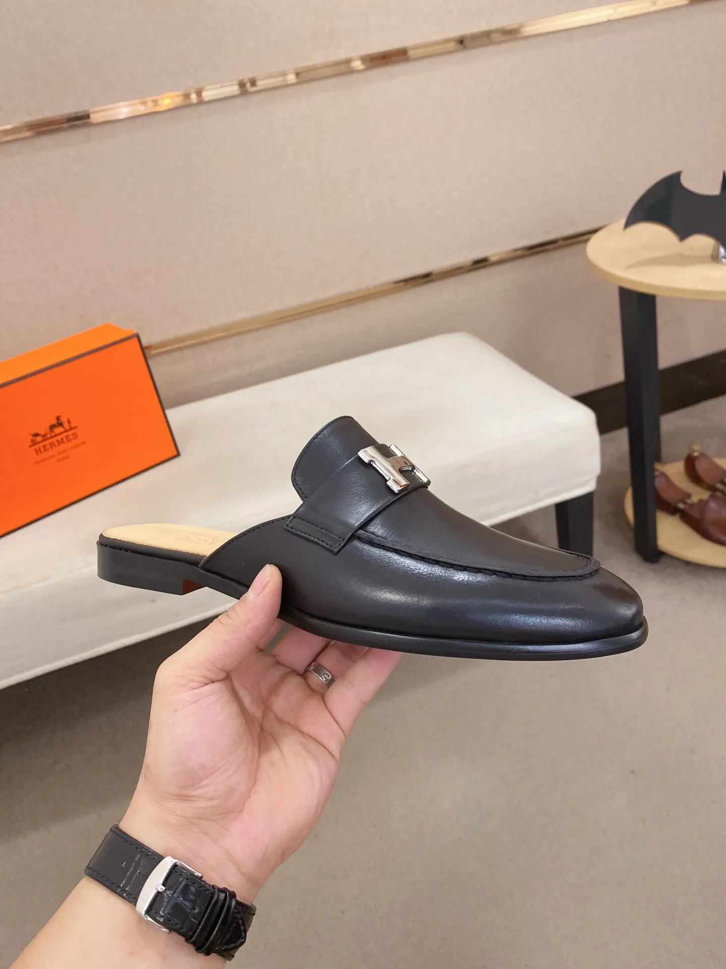 Men's clothing and shoes💰: 500💰《HERMES》【Classic original single version】Hermès half-drag; top 🔝purchasing agent🔍🔍 latest 🇺🇸 counter sale simultaneously, original ▲▲cowhide imported from Italy ▲▲Exquisite workmanship (Italian 🇮🇹Imported water-dyed 🐂cowhide lining) sole: original sole provided by the original factory, ⚠️exclusive double-layer activity·TPR·rubber·combined molded outsole; Yardage: 38-44. Can be customized45